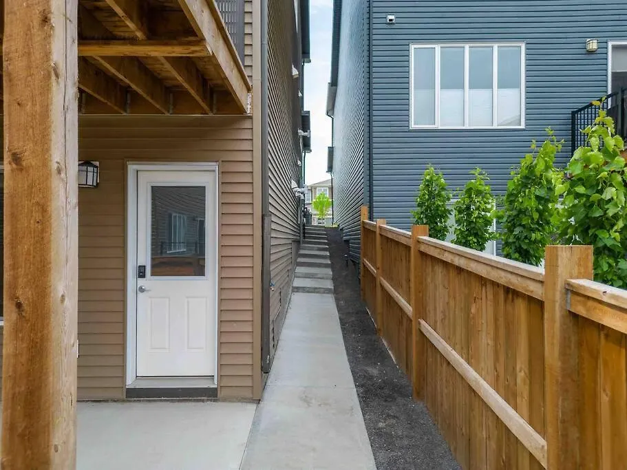 Modern Basement Gem: 2 Bedroom Retreat Calgary