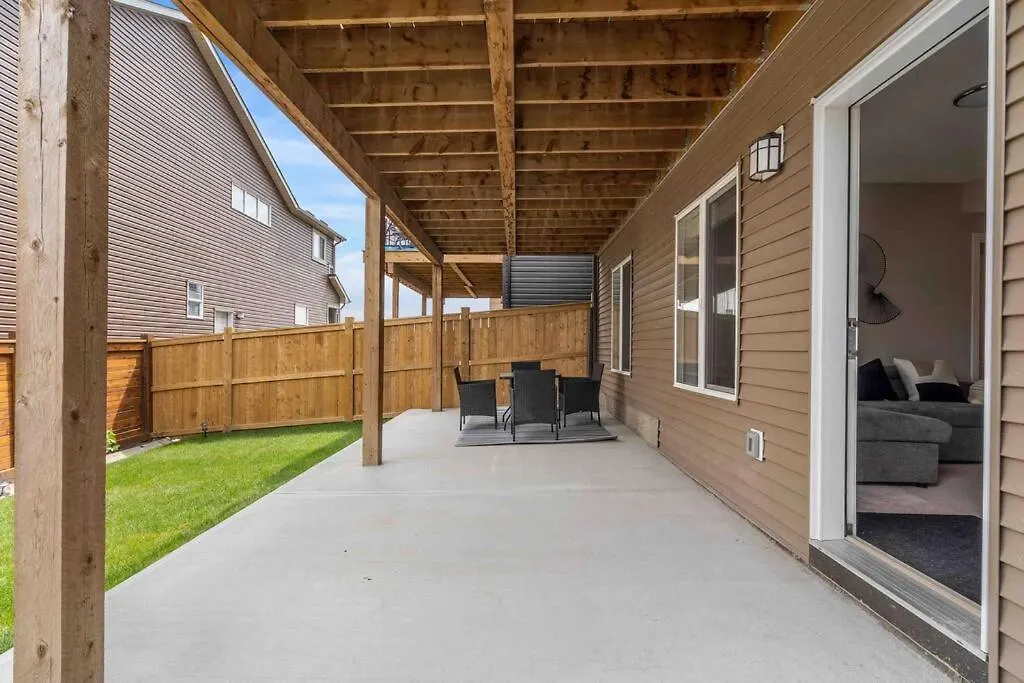 Modern Basement Gem: 2 Bedroom Retreat Calgary 0*,  Kanada