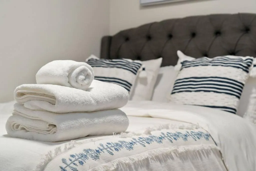 Modern Basement Gem: 2 Bedroom Retreat Calgary